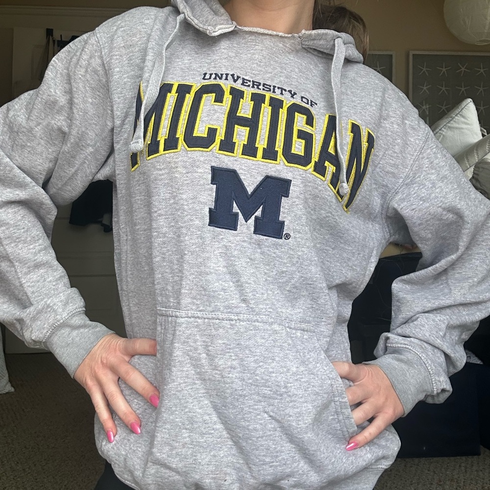 THRIFTED UNIVERSITY OF MICHIGAN HOODIE